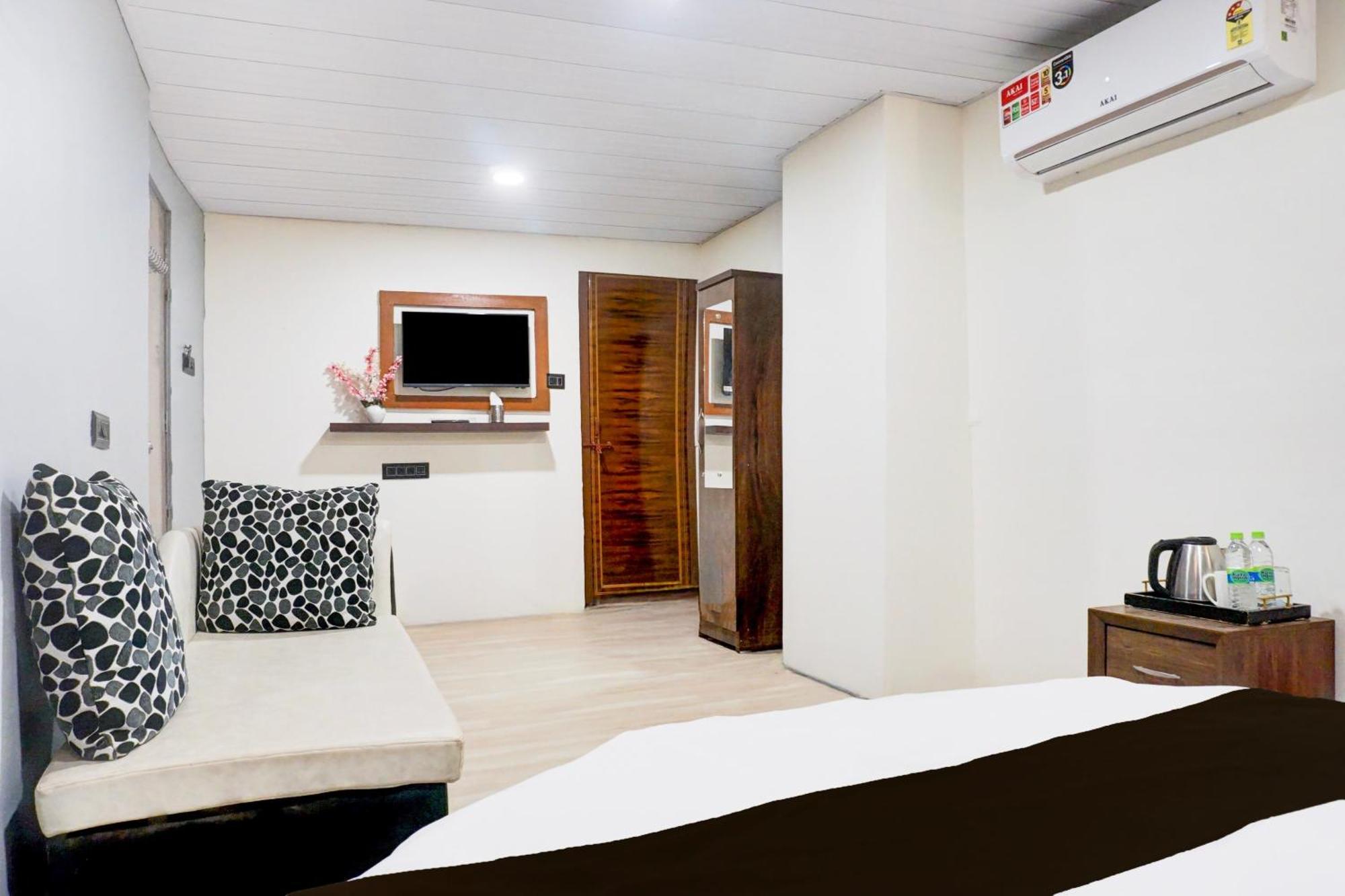 Hotel O The Highstreet Hometel Poona Buitenkant foto