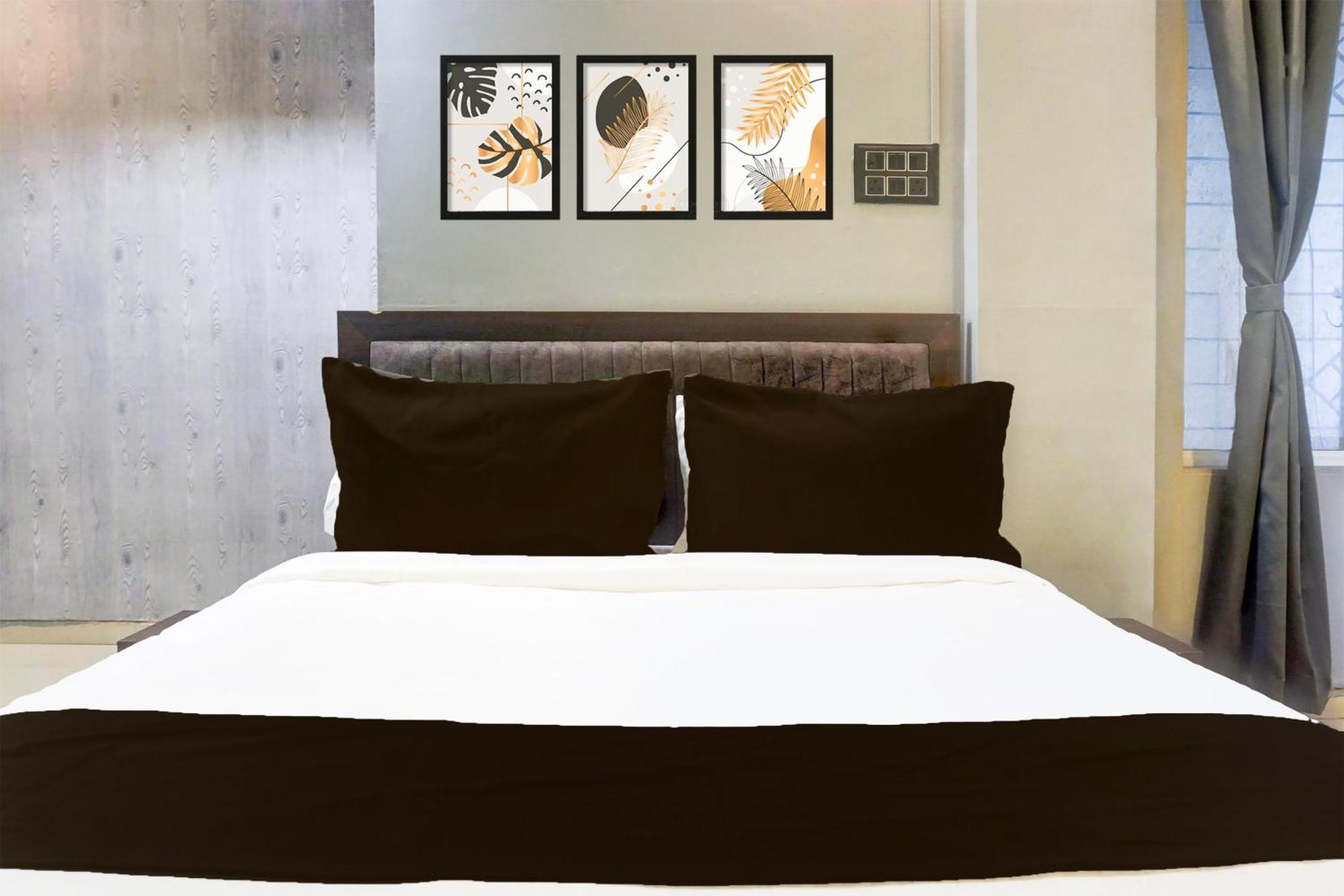 Hotel O The Highstreet Hometel Poona Buitenkant foto