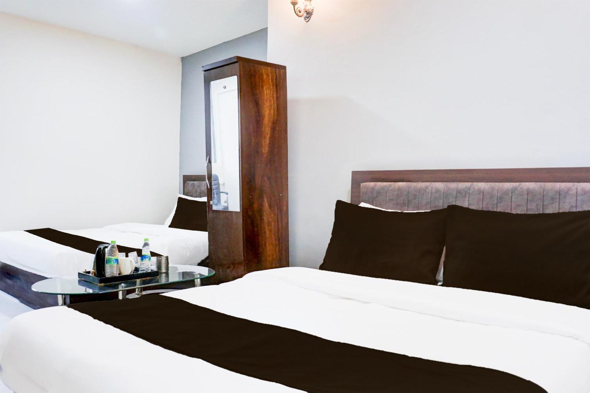Hotel O The Highstreet Hometel Poona Buitenkant foto