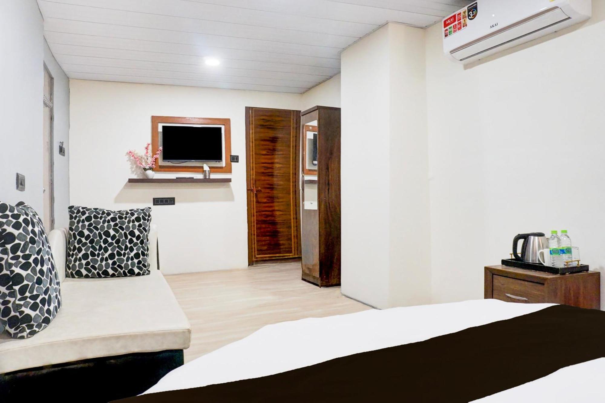 Hotel O The Highstreet Hometel Poona Buitenkant foto