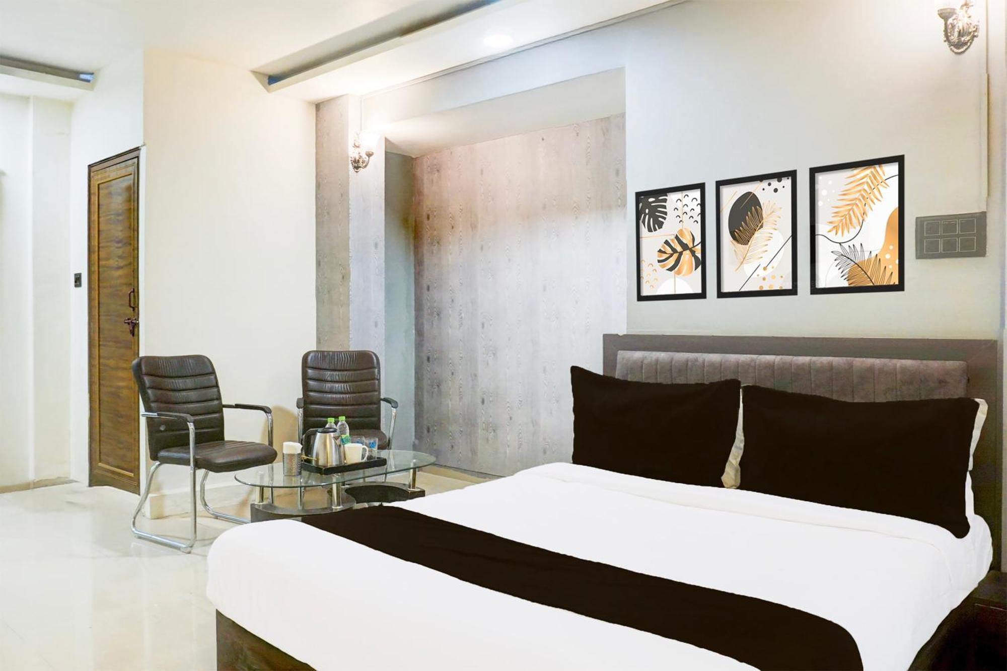 Hotel O The Highstreet Hometel Poona Buitenkant foto
