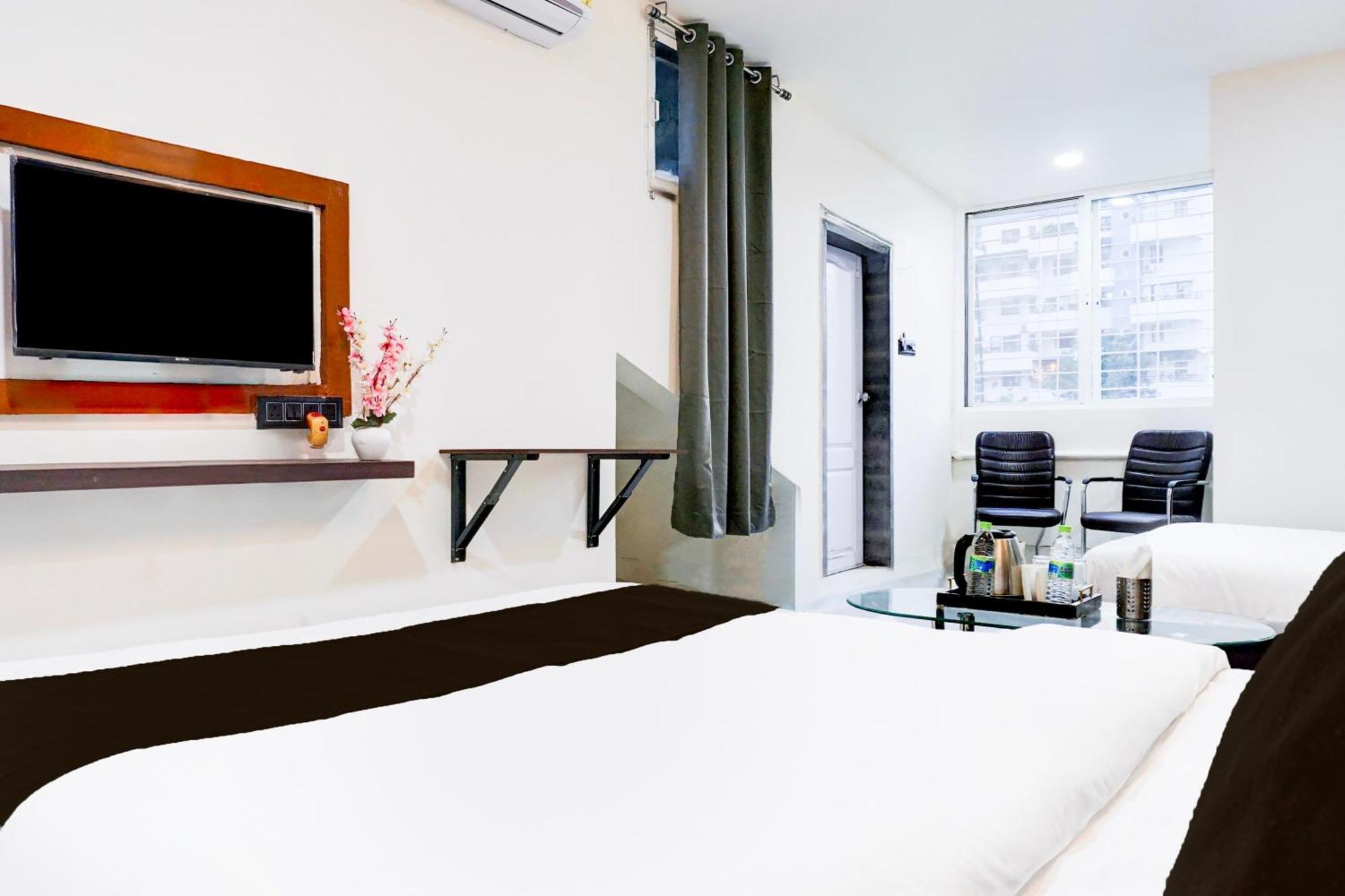 Hotel O The Highstreet Hometel Poona Buitenkant foto